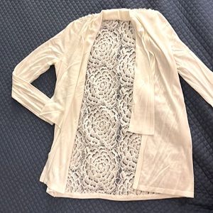 White floral T Tahari long sweater, beautiful texture